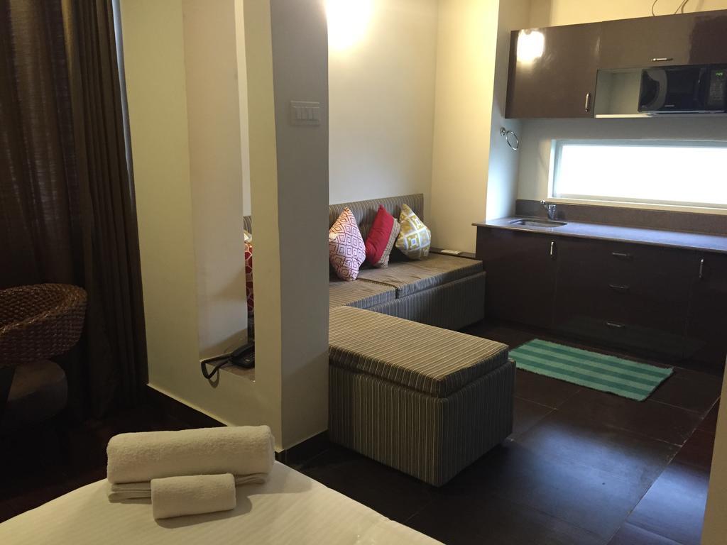 Luxtay Suites Bangalore Phòng bức ảnh
