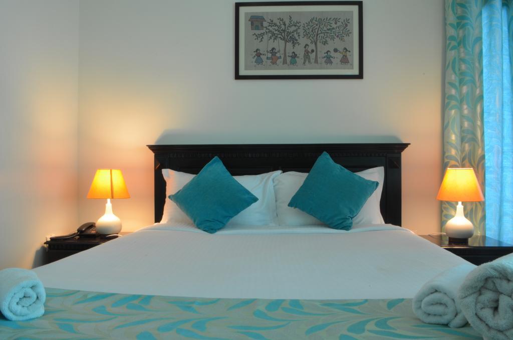 Luxtay Suites Bangalore Phòng bức ảnh