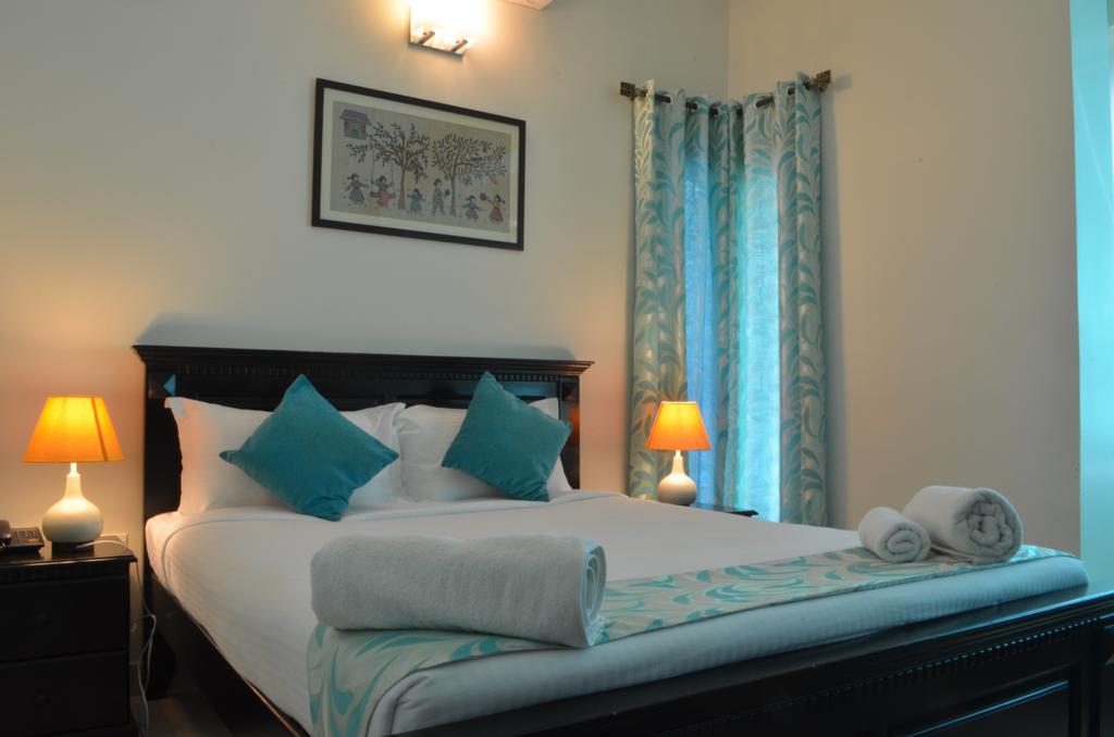 Luxtay Suites Bangalore Phòng bức ảnh