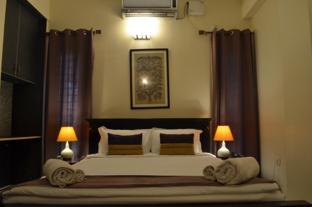 Luxtay Suites Bangalore Phòng bức ảnh