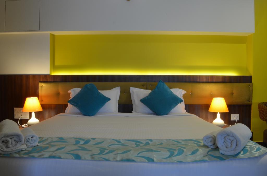 Luxtay Suites Bangalore Phòng bức ảnh