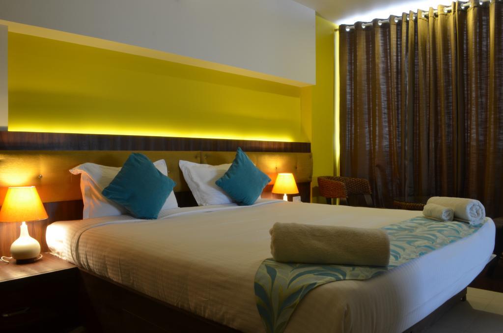 Luxtay Suites Bangalore Phòng bức ảnh