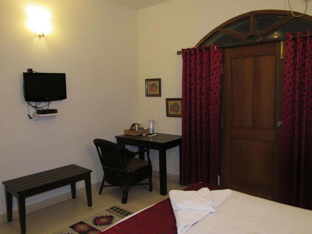Luxtay Suites Bangalore Phòng bức ảnh